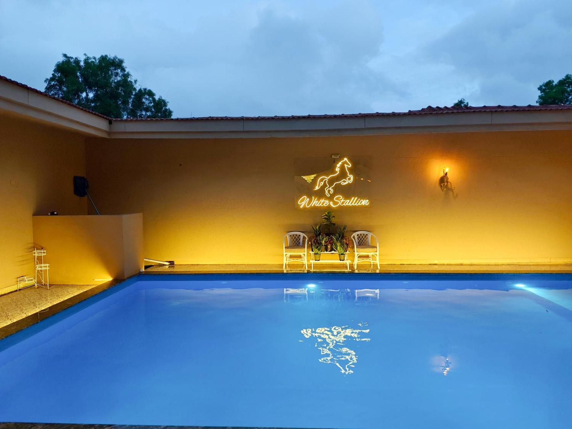 White Stallion Villa โลนาวาลา ภายนอก รูปภาพ