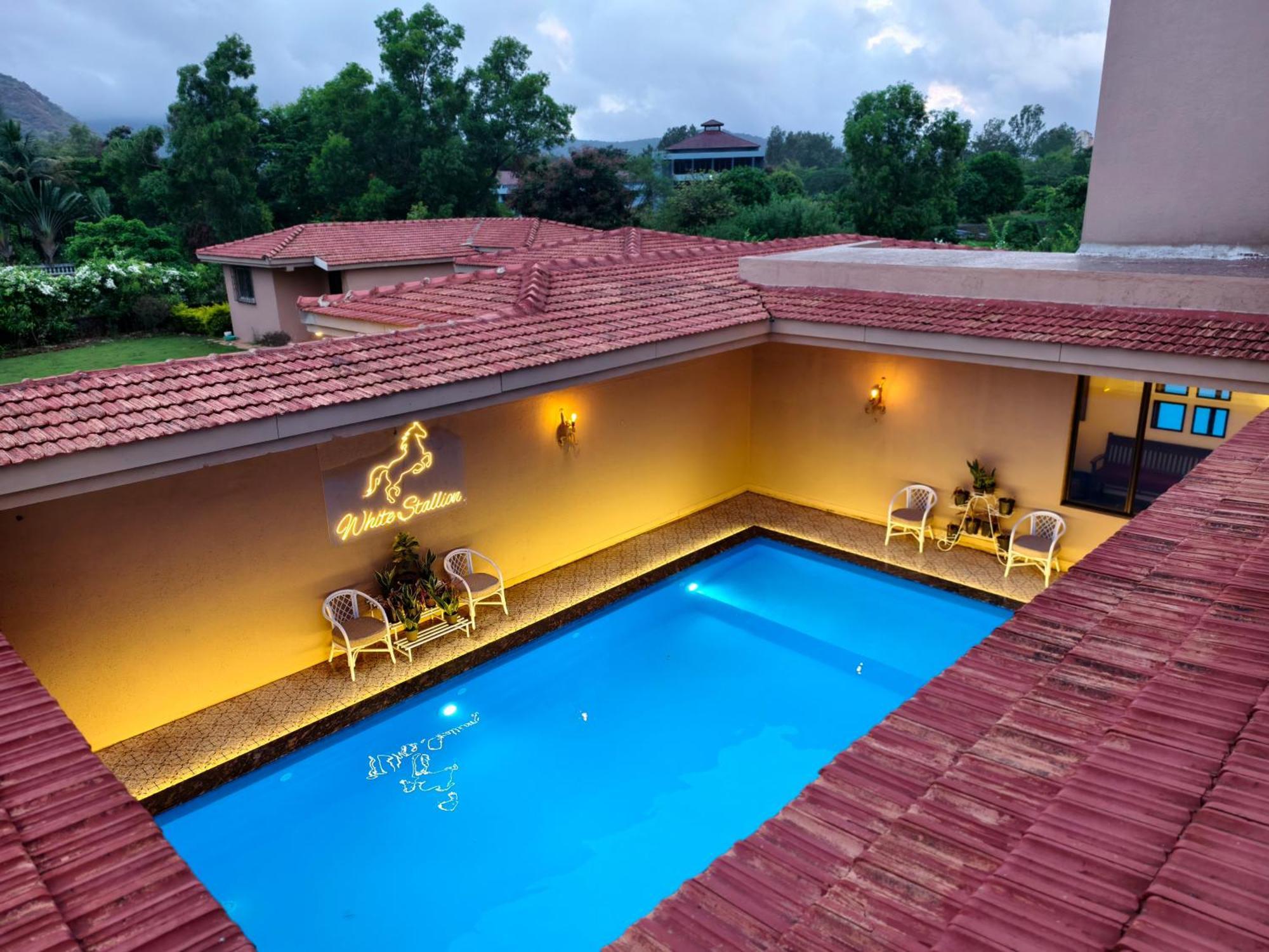 White Stallion Villa โลนาวาลา ภายนอก รูปภาพ